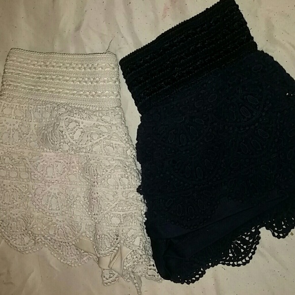LACE SHORTS: CREAM WHITE & DARK NAVY - Picture 5 of 5